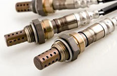 Кислородный датчик измеряет количество несгоревшего кислорода в выхлопной системе автомобиля.